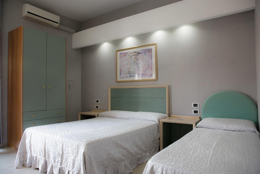 Maximo Hotel Тиволи Стая снимка